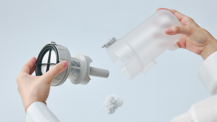 写真：ゴミを捨てる様子