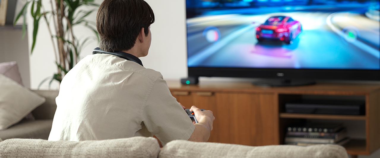 様々なデバイスに接続、 4chサラウンドで 作品の世界に浸る イメージ