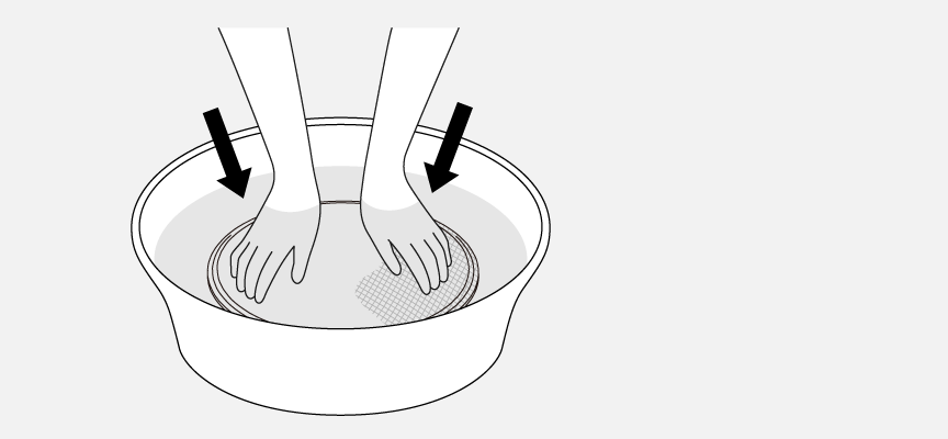 イラスト：水・ぬるま湯での押し洗い