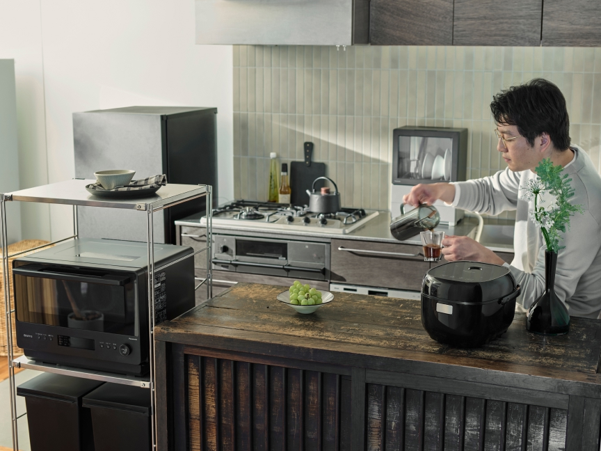 写真：黒 キッチン Kitchen 一人