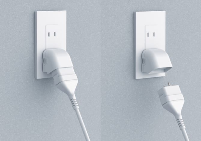 写真：収納や安全性に配慮した 電源コード設計
