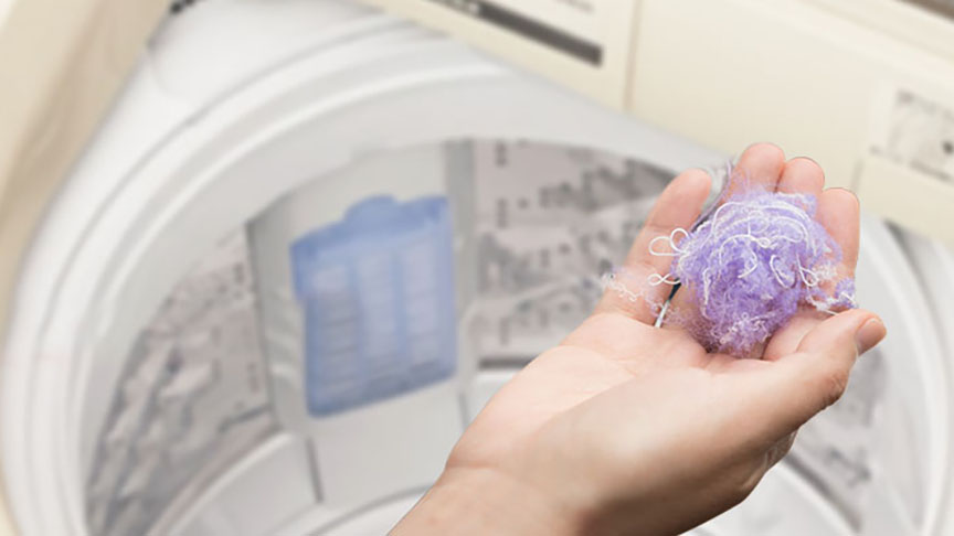 写真：見落としがちな糸くずフィルター掃除も忘れずに