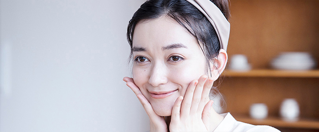 写真：メインビジュアル（定額利用サービス 3カ月以上継続特典 肌チェックサービス）