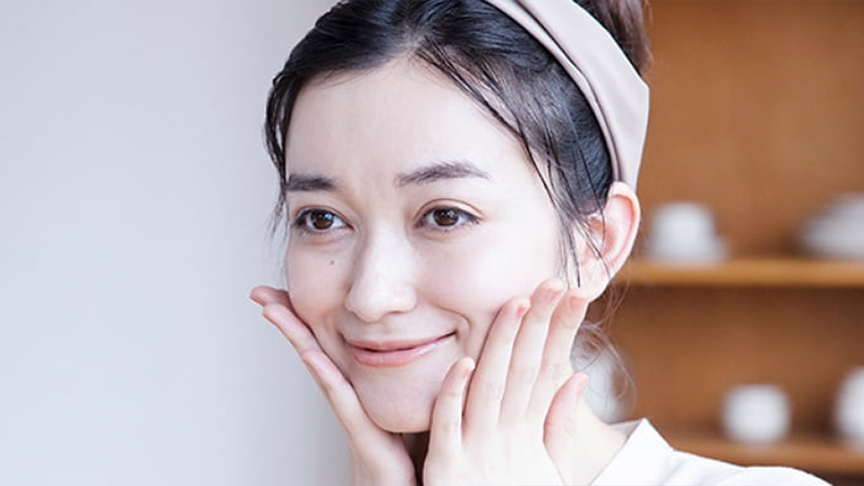 写真：メインビジュアル（定額利用サービス 3カ月以上継続特典 肌チェックサービス）