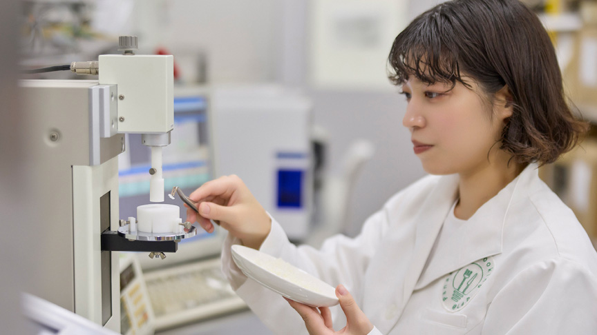 写真：測定中の萩さん