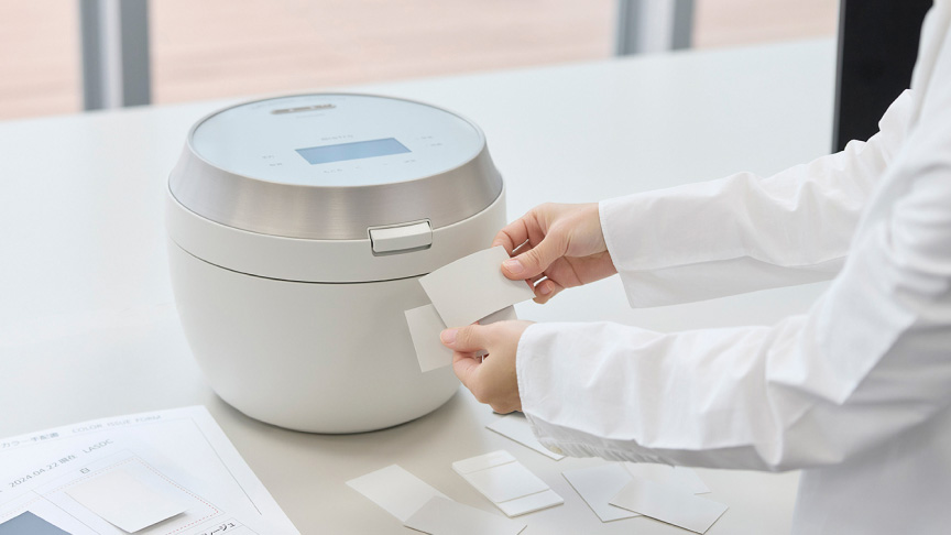 写真：白い炊飯器