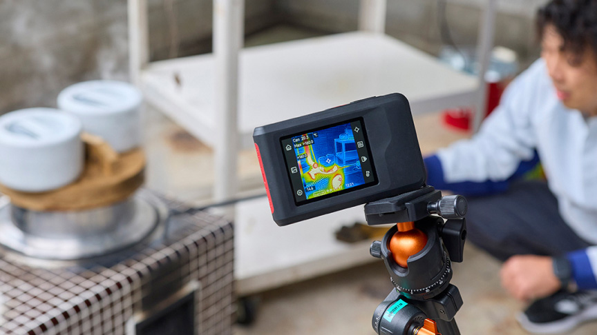 写真：かまど炊きの温度測定