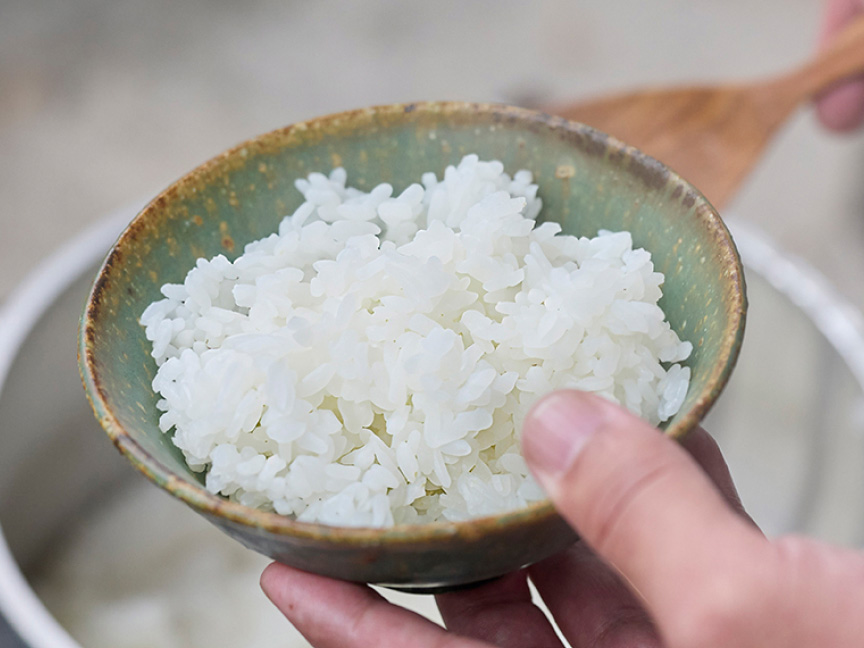 写真：お椀によそった白米