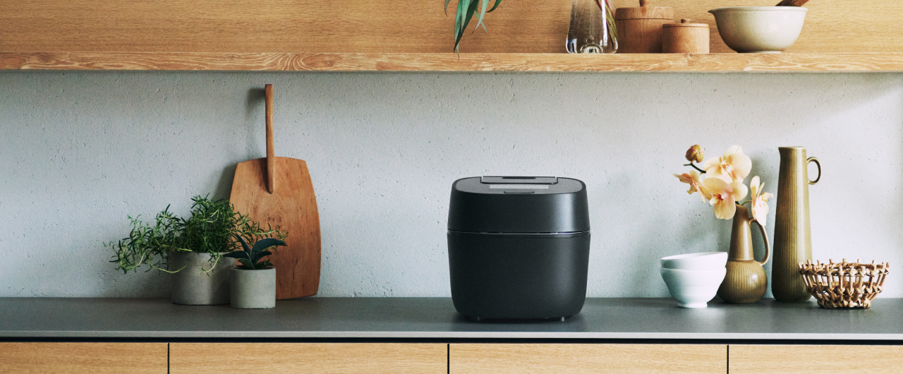 キッチンに置かれているSR-M10Bの画像です。