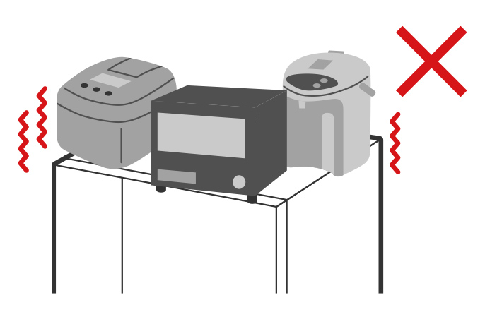 イラスト：冷蔵庫の上に置いた炊飯器、トースター、電気ポット