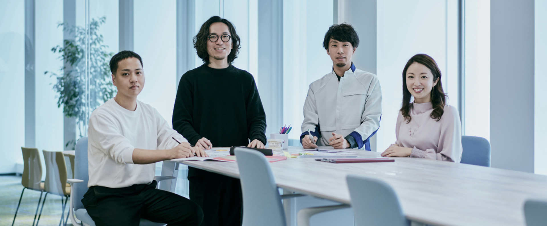 写真：光安優花さん、山村有史さん、前川和也さん、中崎真太郎さん