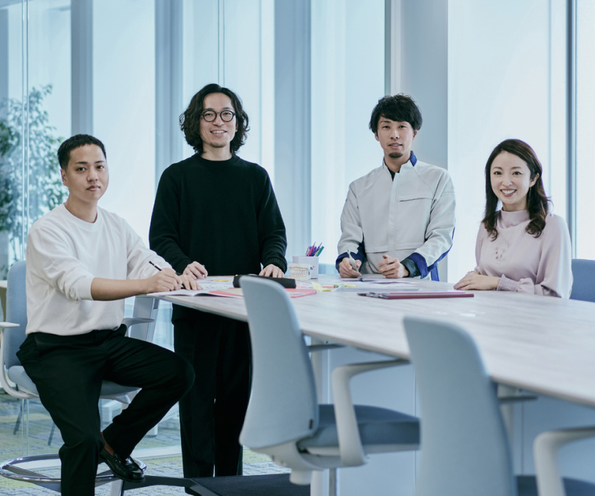 写真：光安優花さん、山村有史さん、前川和也さん、中崎真太郎さん