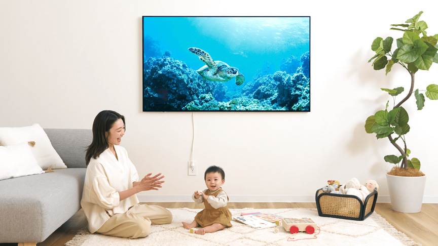 子育て層のリビングにテレビ台不要の「ウォールフィットテレビ」