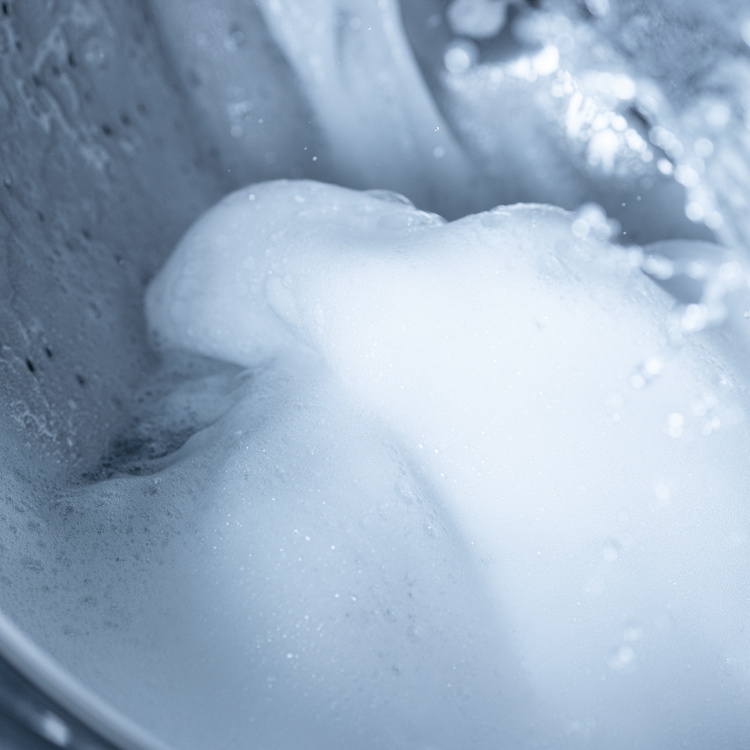 イメージ：温水スゴ落ち泡洗浄中の槽内