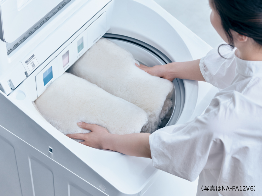 毛布など出し入れしやすい　ビッグサークル投入口　(写真はNA-FA12V6)