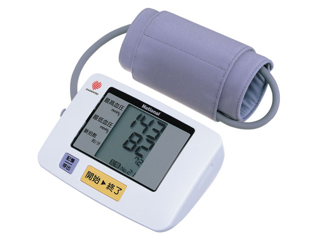写真：上腕　血圧計 EW3106-W（白）