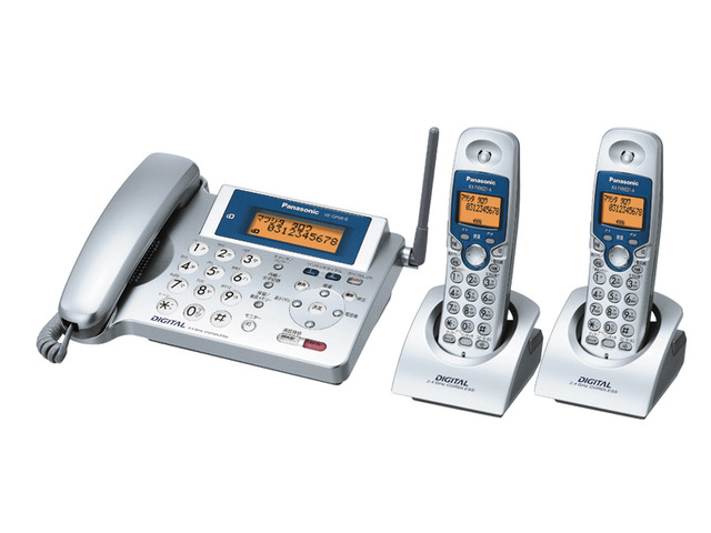 写真：コードレス電話機（親機および子機２台） VE-GP05DW-S（シルバー）