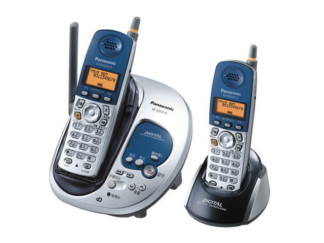 写真：コードレス電話機（充電台（親機）および子機２台） VE-SV03DW-S（シルバー）