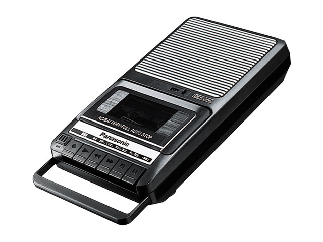 ポータブルカセットテープレコーダー