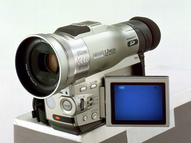 写真：デジタルビデオカメラ NV-MX3000