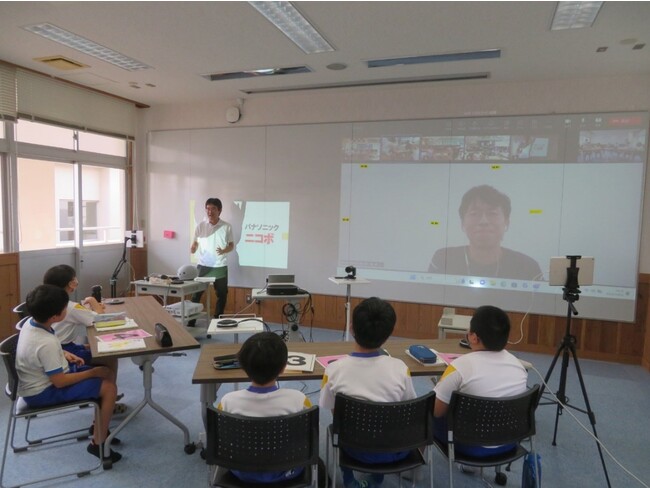 パナソニックの”弱いロボット”NICOBOが豊田市足助地区の5つの小学校の子どもたちとオンライン合同学習の特別授業に初参加